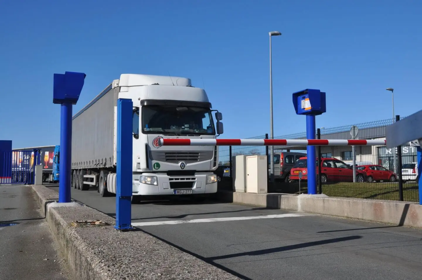 Fully Equipped Truck Parking Repair Houston Area